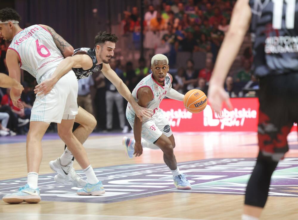 Ti Džej Šorts u prodoru