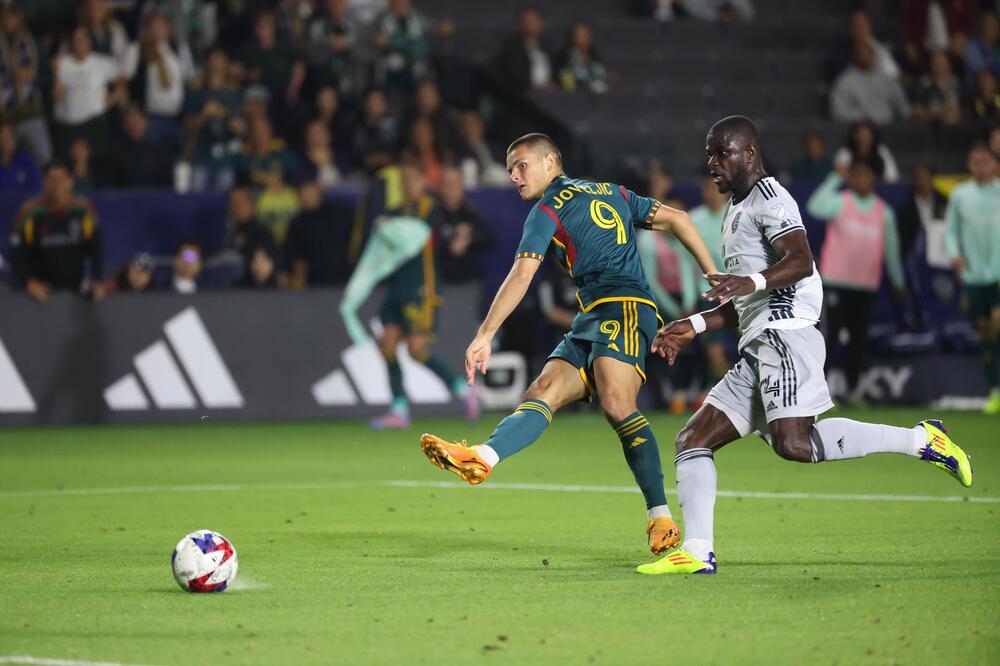 JOVELJIĆ NIJEDAN GOL NIJE OVAKO SLAVIO: Bivši napadač Zvezde ušao u 90' i ODMAH prekinuo golgeterski post! (VIDEO)