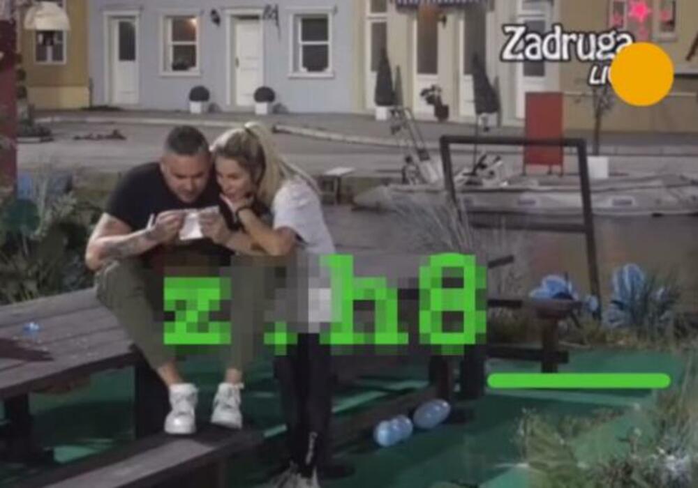 Aleks i Car čitaju pismo koje namenjeno Ani Ćurčić