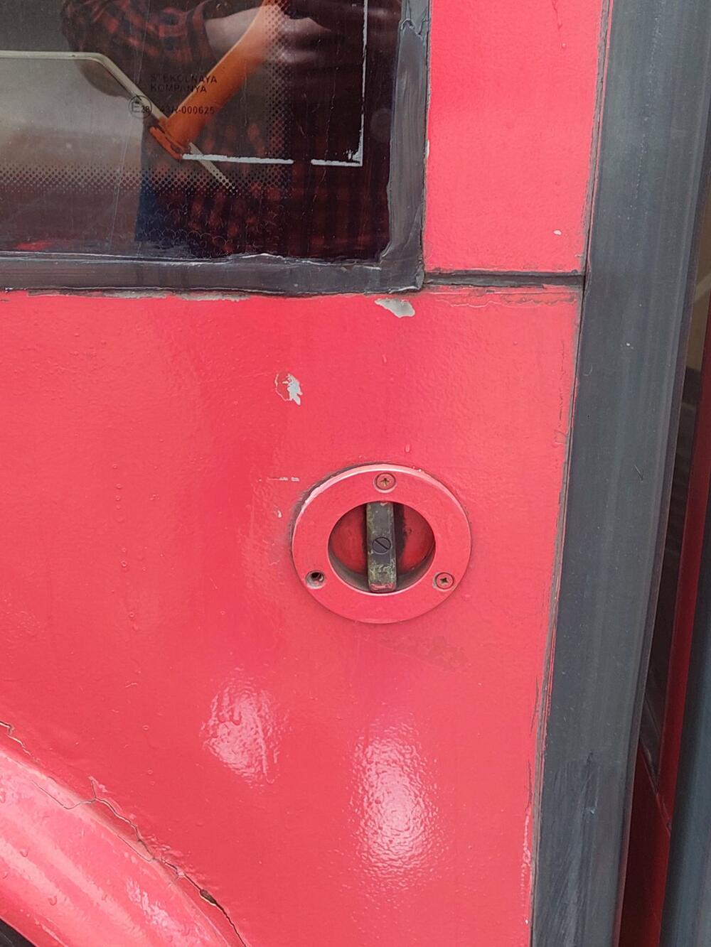 Na pojedinim autobusima ventili su lako dostupni, tj bez zaštite