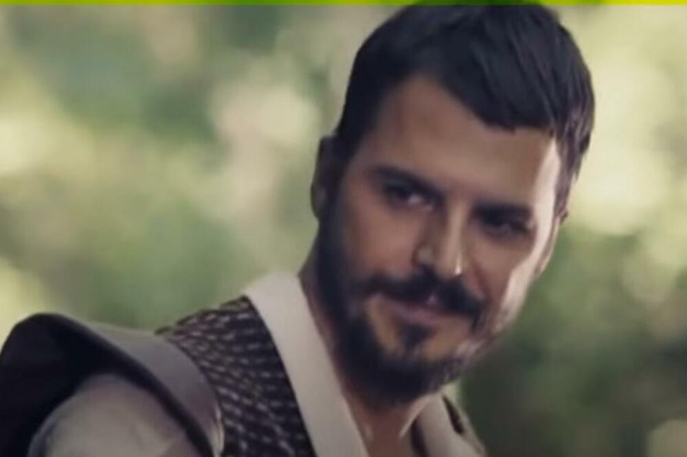 PRINCA MUSTAFU JE VOLELA CELA JUGOSLAVIJA SRPKINJE SU UZDISALE ZA NJIM: Izašla njegova GOLA slika 11 GODINA KASNIJE