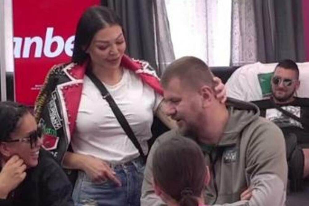 MAJA MARINKOVIĆ OVIM POTEZOM DOKAZALA DA I DALJE VOLI JANJUŠA: Muk u Beloj kući