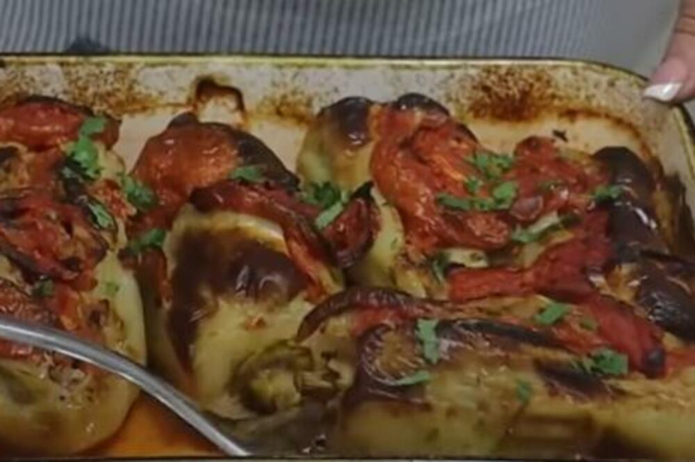 KUVARICA PODELILA RECEPT ZA ZDRAV RUČAK: Kada vidite sa čim se PUNE PAPRIKE ješćete ih bez GRIŽE SAVESTI