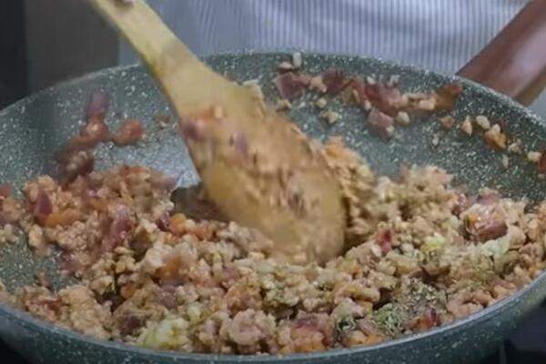 LIČNI KUVAR PRINCEZE DAJANE OTKRIO ŠTA JE JELA 3 PUTA NEDELJNO: Košta samo 300 dinara, a SRBI ga tamane kao ludi