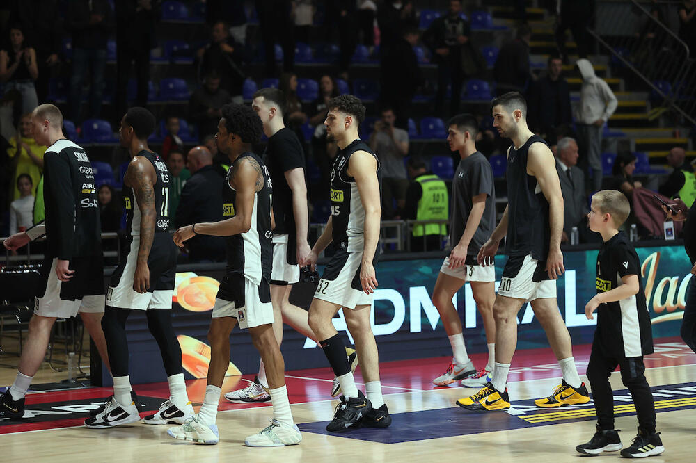 KOŠARKAŠI PARTIZANA U OČAJU: Ovaj potez sve govori