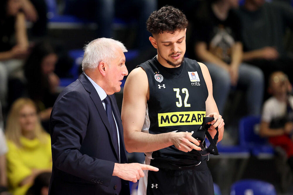 OBRATIO SE OBRADOVIĆ! Evo šta se DESILO sa Trifunovićem u avionu! Grobari su uz njega, potrebna mu je PODRŠKA!