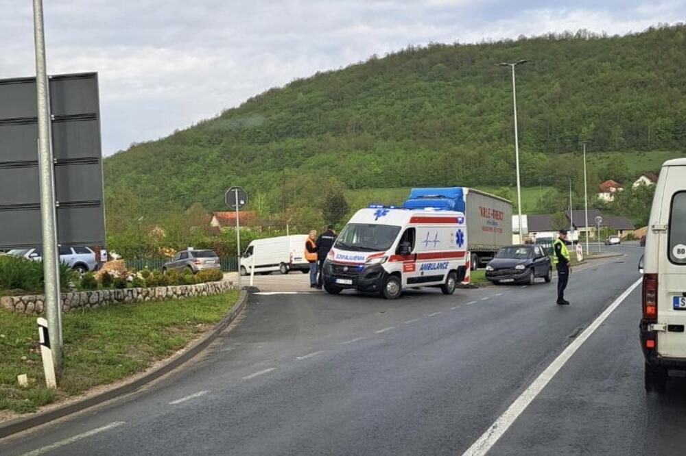 NESREĆA KOD UŽICA: Sudarila se dva automobila (FOTO)