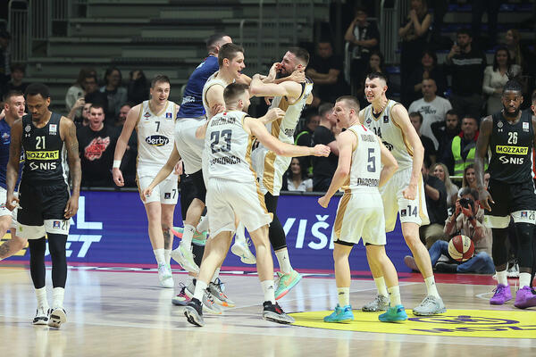HEROJ STUDENTSKOG CENTRA NE MOŽE DA DOĐE SEBI: Otkrio šta je sačekalo trenera u svlačionici