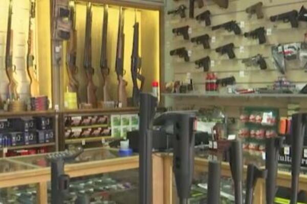 NAPRAVLJENJE LISTE ČEKANJA: Sefovi za oružje RASPRODATI u rekordnom roku! (FOTO)