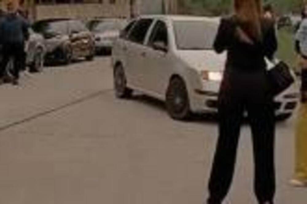 MATURANT IZ VELIKE KLADUŠE DIGAO REGION NA NOGE: Zanemećete kad vidite ČIME je DOŠAO na proslavu, POKIDAO! (VIDEO)