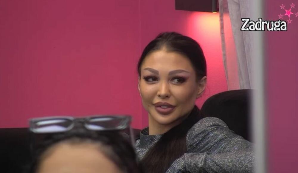 Maja sluša izlaganje Anđele Đurčić