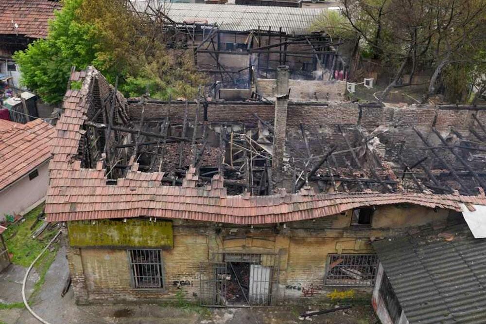 "NIŠTA VIŠE NEMAM": Potresne scene ispod Pančevačkog mosta, NEKOLIKO PORODICA IZGUBILO KROV NAD GLAVOM nakon požara