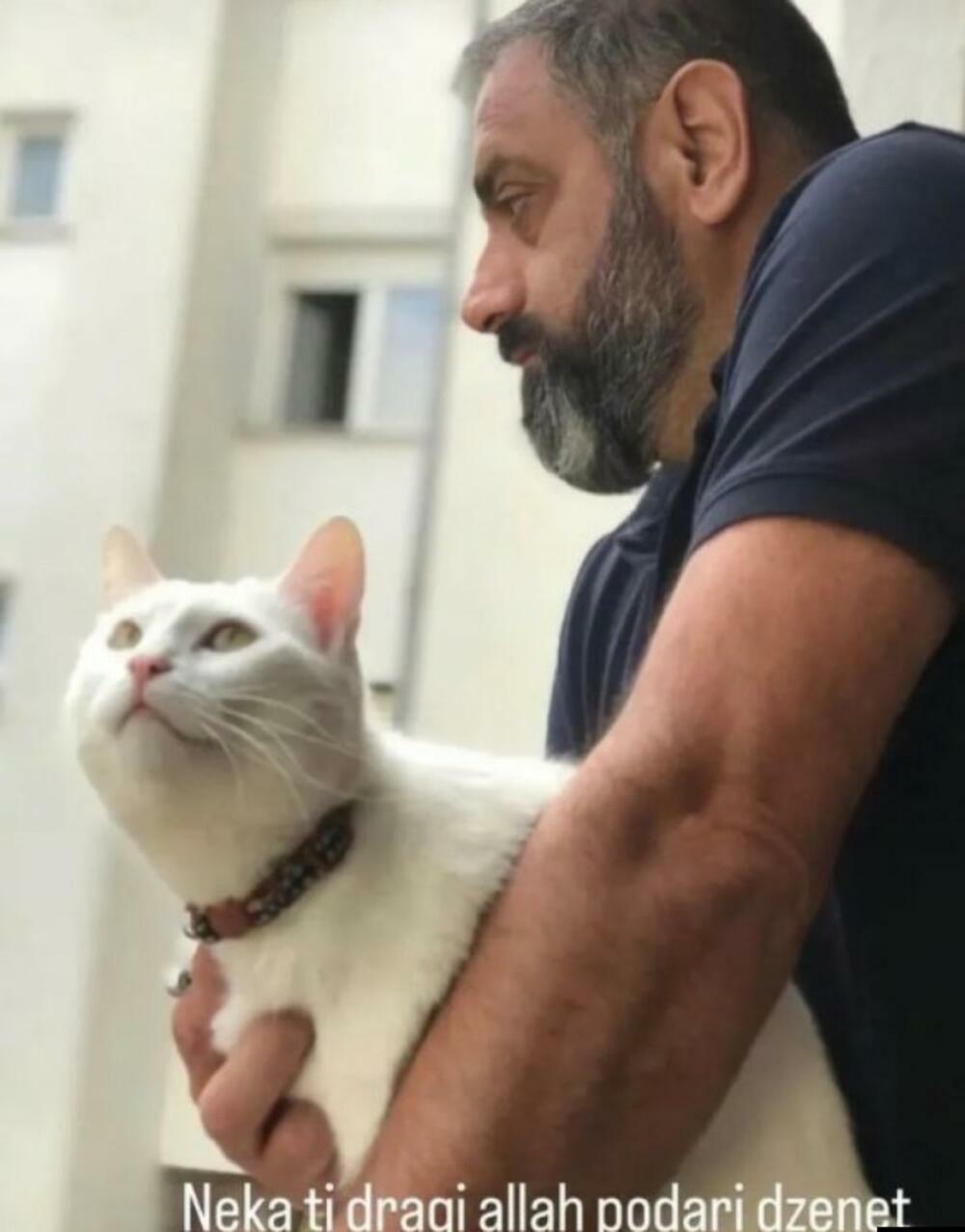 Pevač Emir Habibović primio je tragičnu vest 