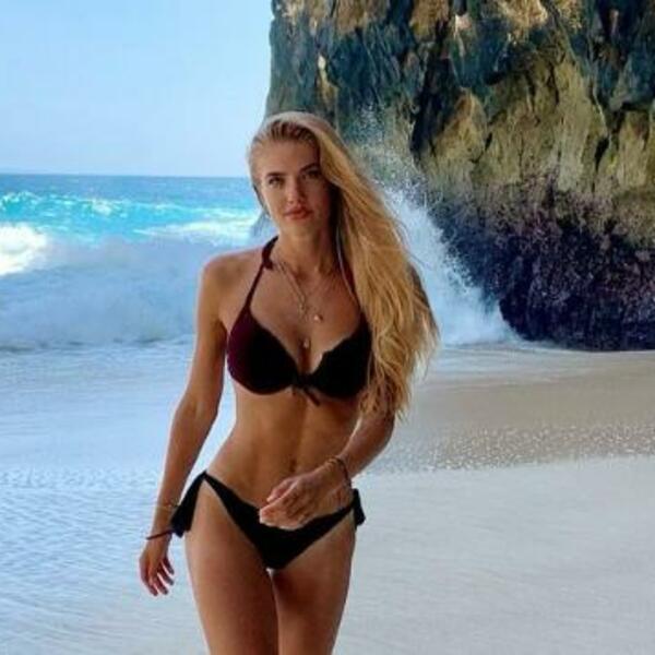 AUU, KOLIKO ONA GRMI: Atletičarka je BRUTALNA ribetina, ne stidi se ničega! (FOTO)