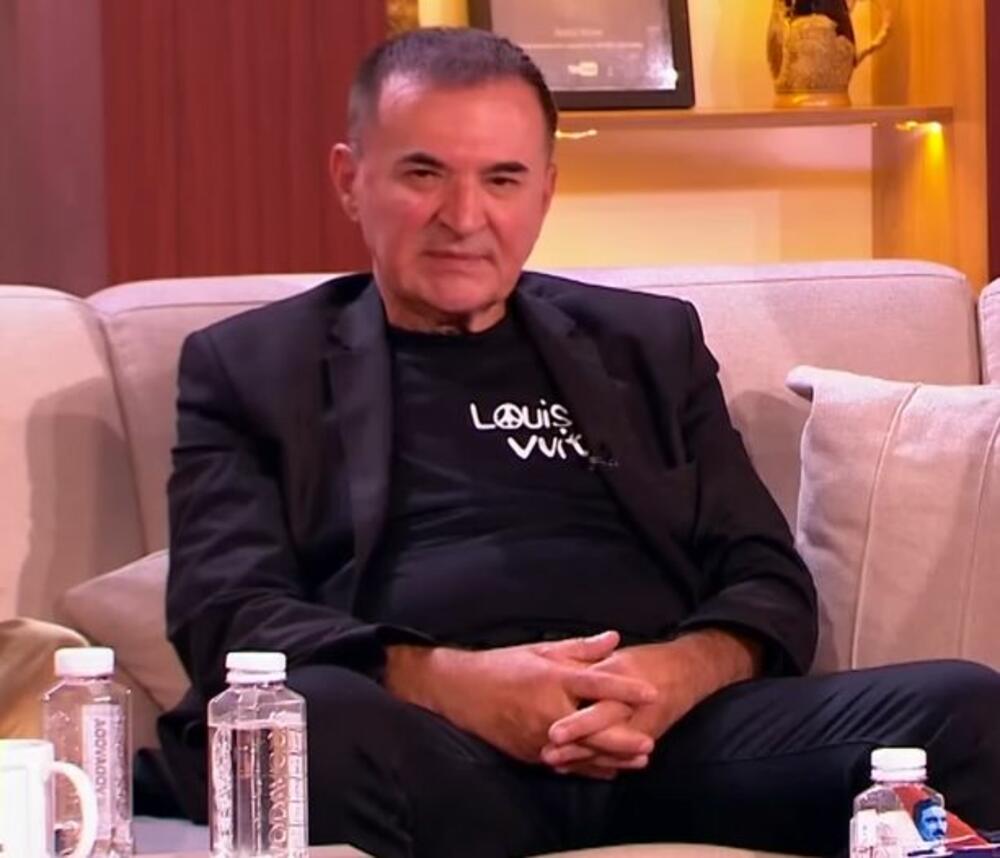 Pevač nasmejao sve u studiju