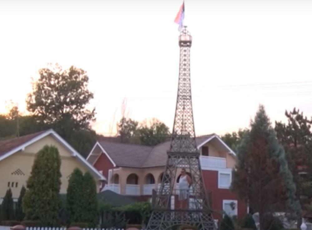 Ajfelov toranj u Dragišinom dvorištu