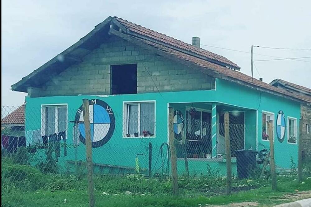 SELJACIZAM ILI NEŠTO DRUGO? FASADA KUĆE U BUGARSKOJ POSTALA HIT NA INTERNETU: Ovo nema ni kod Srba (FOTO)