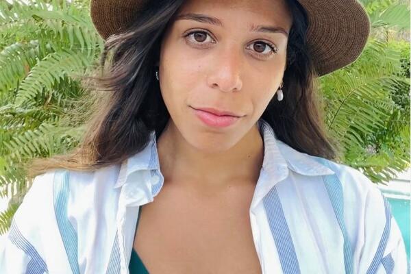 VRELA BRINETA BILA U VEZI SA 100 MOMAKA IZ 100 DRŽAVA: Ne odustaje od 1 STVARI, a razlog će vas ODUVATI (FOTO)