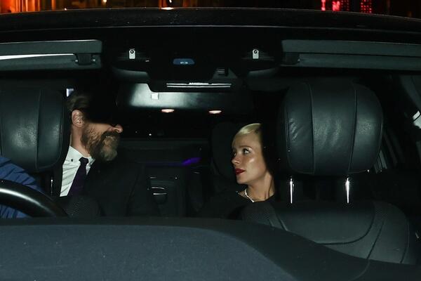 ZLOSTAVLJALI JE I PROGANJALI, IZGUBILA JE DETE! PEVAČICA REKLA DOSTA: Odlučila da se POVUČE