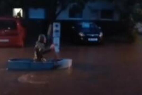 POPLAVLJEN NOVI SAD I KOCELJEVA: Dve osobe povređene, više njih EVAKUISANO, čamac im je prevozno sredstvo! (VIDEO)