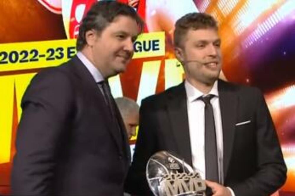 BODIROGA NAGRADIO VEZENKOVA: Bugarin je MVP Evrolige, samo je Dončić ovo uspeo pre njega! (VIDEO)