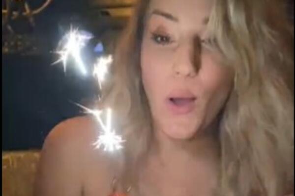 ČIM JE UŠLA U RESTORAN HTELI SU DA JE IZBACE: Zbog detalja na NJENIM GRDIMA muškarcima NIJE DOBRO, pogledajte TO