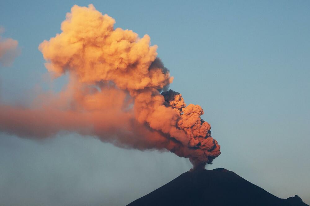 PODIGNUT NIVO UZBUNE: Aktivirao se Popokatepetl! (FOTO)