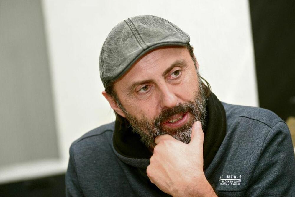 Zabranjeno pušenje tuži Neleta Karajlića