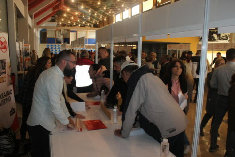 Održan Sajam zapošljavanja u Sremskoj Mitrovici - PONUĐENO VIŠE OD 500 RADNIH MESTA