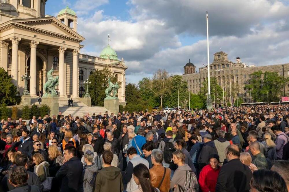 U BEOGRADU ODRŽAN TREĆI PROTEST "SRBIJA PROTIV NASILJA": Ponovljeni zahtevi, blokirana gazela