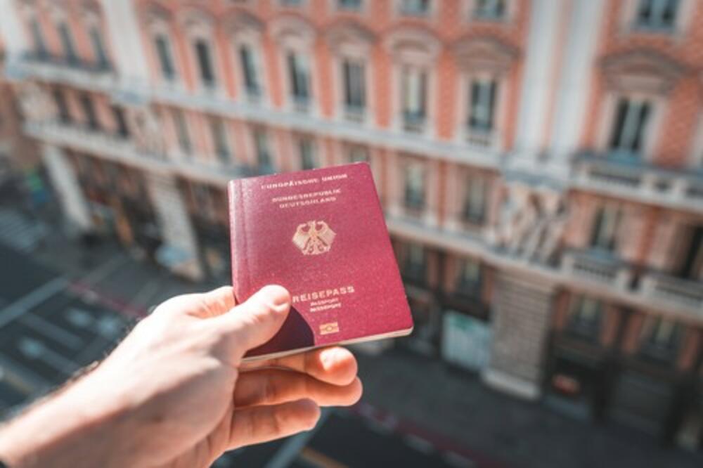 "ODUZELI SU MI ADRESU ZBOG KOMŠIJE": Beograđanka doživela PREBIZARNU stvar kada je otišla da produži pasoš