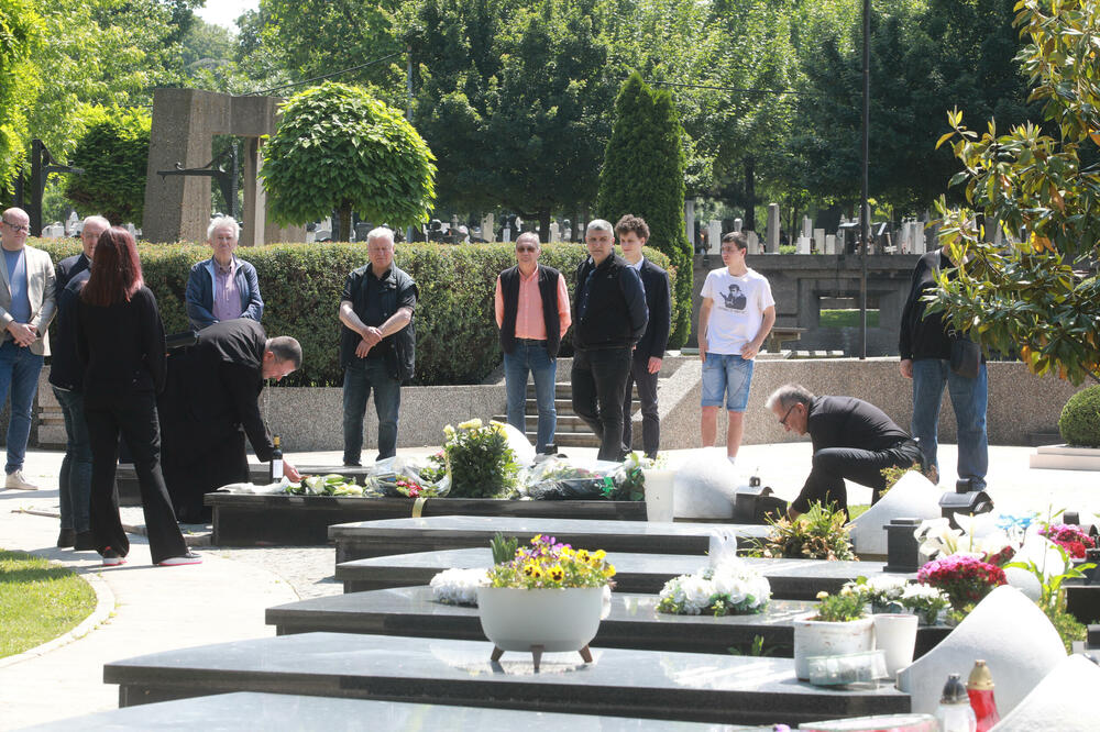 DANAS JE ODRŽEN POMEN BATI ŽIVOJINOVIĆU U ALEJI ZASLUŽNIH GRAĐANA: Valter nije zaboravljen...