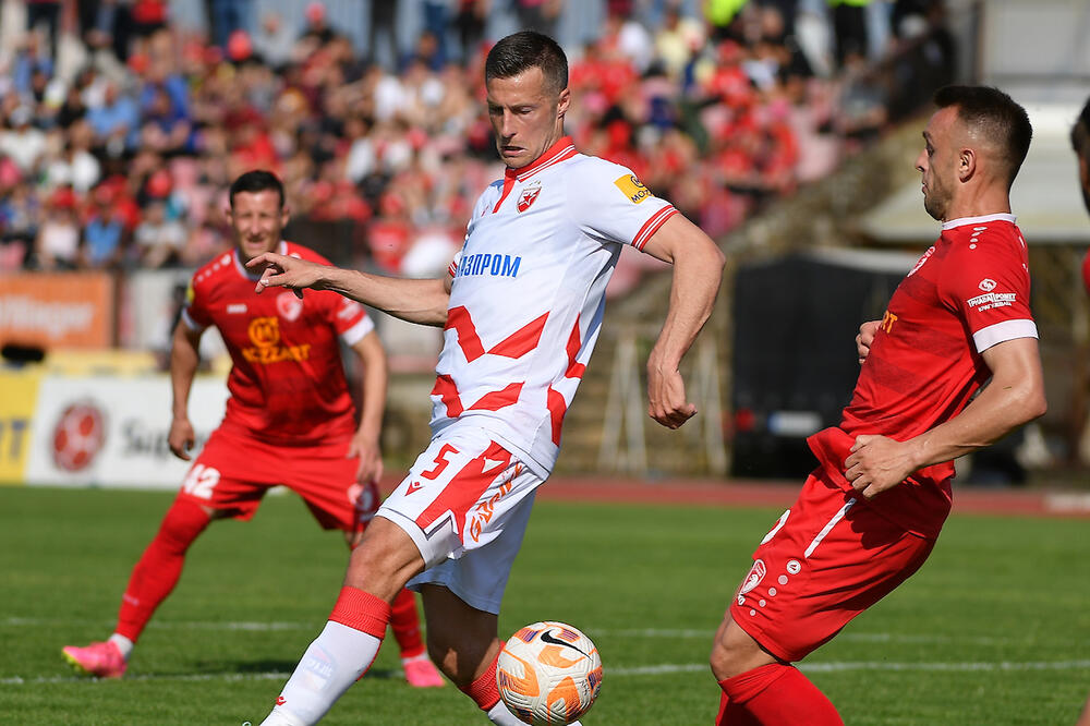 LEPA MARIJA SE PORODILA I USREĆILA FUDBALERA ZVEZDE - Dobio sina i poručio: "Moj svet!" (FOTO)