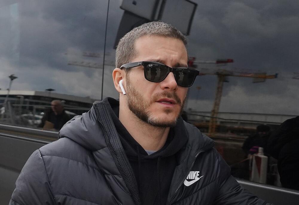 Kako objašnjava, Saša je sada dobro, čemu svedoči i činjenica da je otputovao van zemlje kako bi snimao nove spotove.