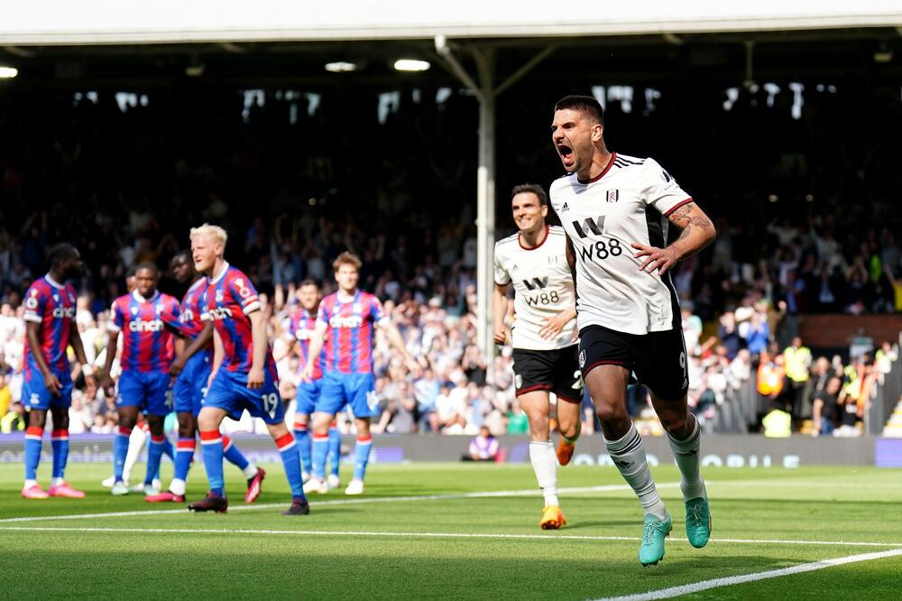 MITROVIĆ NASTAVIO TEROR PO PREMIJER LIGI: Dva komada srpskog majstora u londonskom derbiju! (VIDEO)