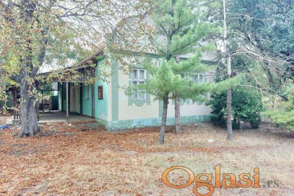 KUĆU I CELO IMANJE PRODAJU ZA 15.000 EVRA: Lokacija može biti dobra i za BIZNIS, pogledajte PONUDU! (FOTO)