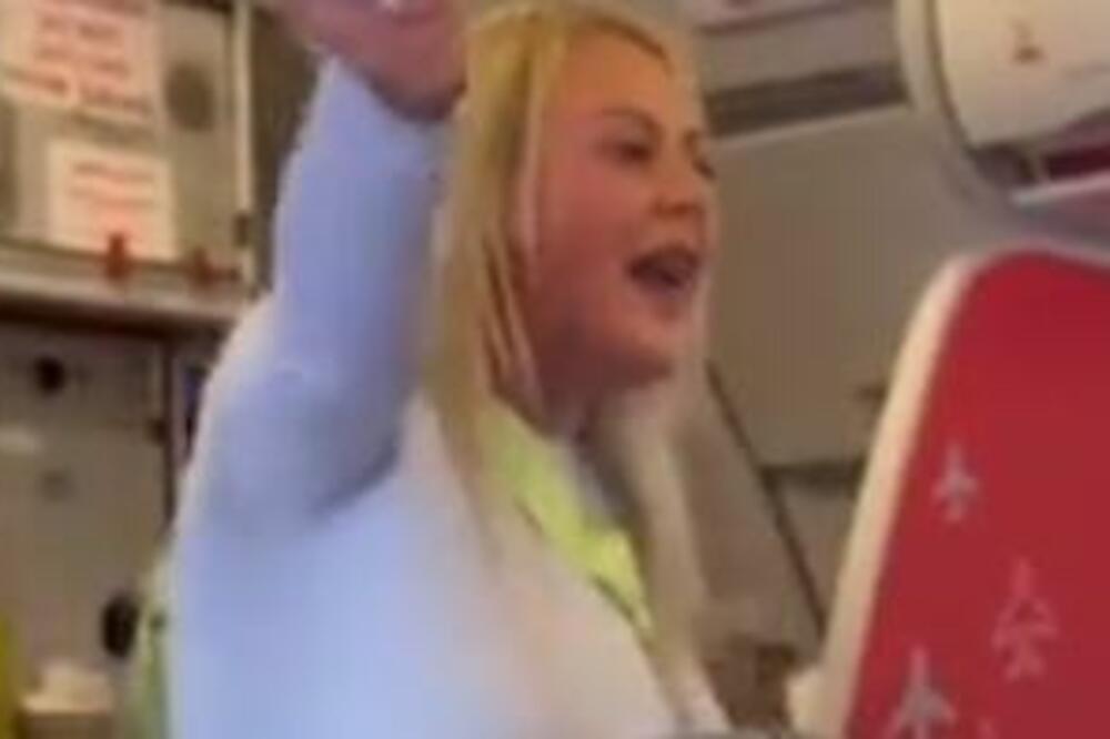 POMAHNITALA PLAVUŠA ŠAMARALA I VREĐALA LJUDE PO AVIONU, NAPRAVILA OPŠTI HAOS: Zanemećete kad čujete ZAŠTO (VIDEO)