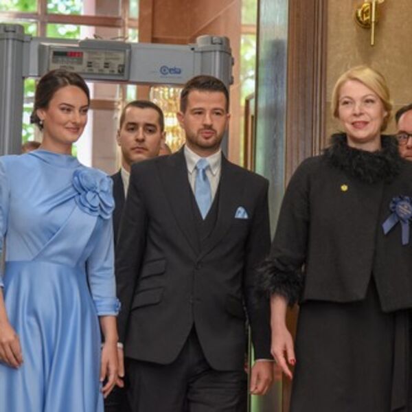 REGION BRUJI O PRVOJ DAMI CRNE GORE: Zanosna Milena OBARA SA NOGU, ovo je čisto SAVRŠENSTVO! Svi gledaju u...(FOTO)