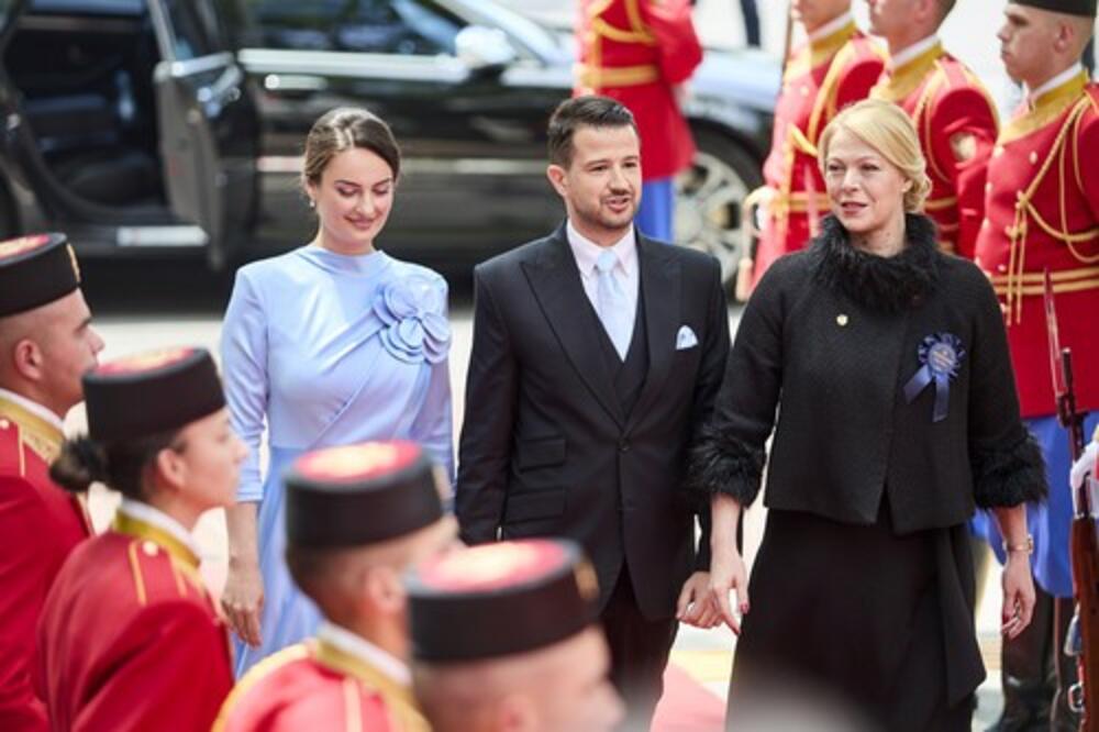 CEO REGION BRUJI O PRVOJ DAMI CRNE GORE: Milena ZABLISTALA na inauguraciji supruga, 1 detalj svima ZAPAO ZA OKO!