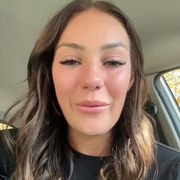 IMALA JE TAJNOG OBOŽAVAOCA KOJI JOJ JE UPLAĆIVAO NOVAC ZA EKSPLICITNE FOTKE: Kada je shvatila KO JE TO SLEDILA SE