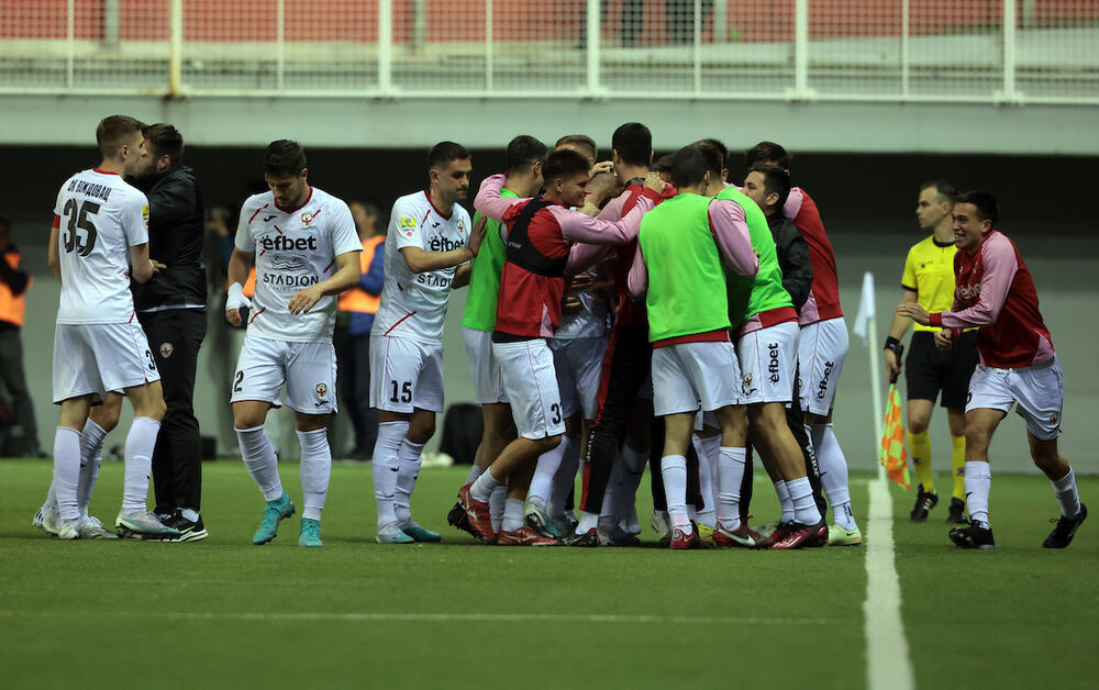 Slavlje fudbalera Voždovca posle izjednačujućeg gola