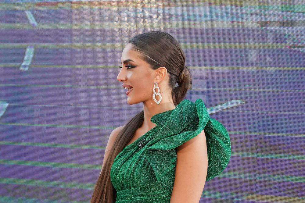 DA LI BIVŠA ZADRUGARKA ULAZI U ELITU? Evo kada postoji šansa da se nađe PRED KAMERAMA