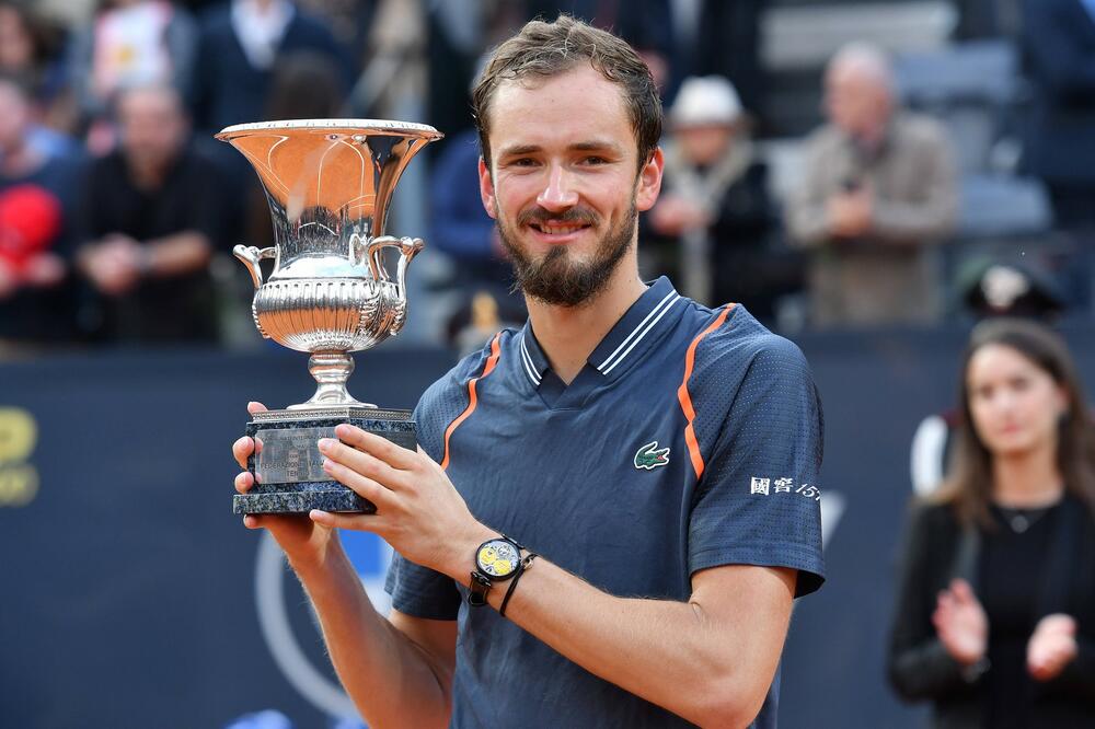 RUS NEOČEKIVANO SLAVIO U RIMU, PA SPOMENUO NOVAKA: Samo jedan scenario ne bi voleo na Rolan Garosu...