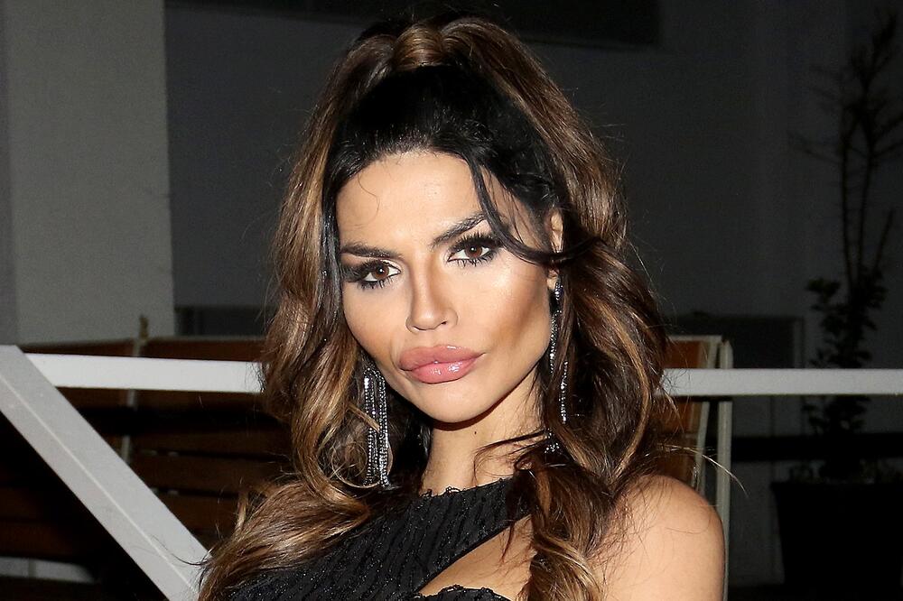 MUŠKARCI SU GUBILI GLAVU ZA NJOM! Volela KRIMOSA, FUDBALERA, TENISERA, a sada BIZNISMENA: Život MALE OD SKANDALA