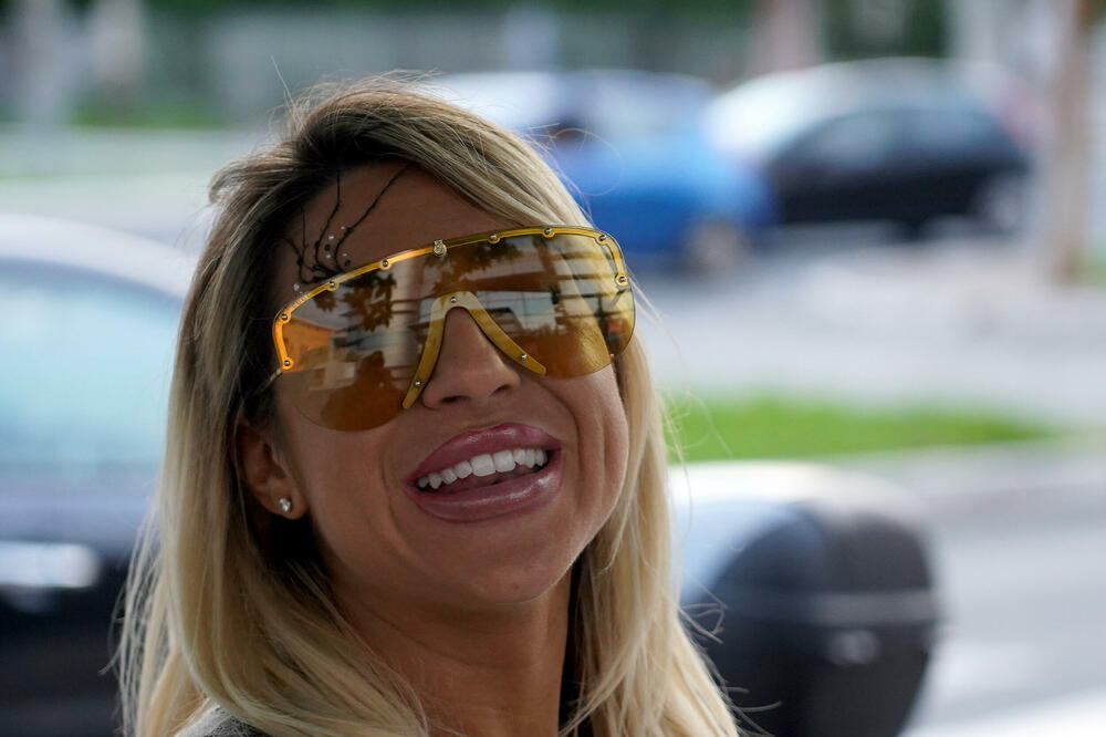 EVO KO PAZI NA JOVANU JEREMIĆ DOK SPAVA: Voditeljka se pohvalila NEOBIČNIM PRIZOROM