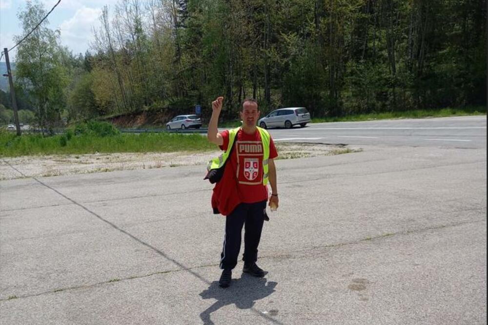 KABINU TERETNJAKA ZAMENIO ZA HODOČAŠĆE: Milana ne sprečavaju POPUCALI ŽULJEVI I PATIKE da pešači 400 km do Ostroga!