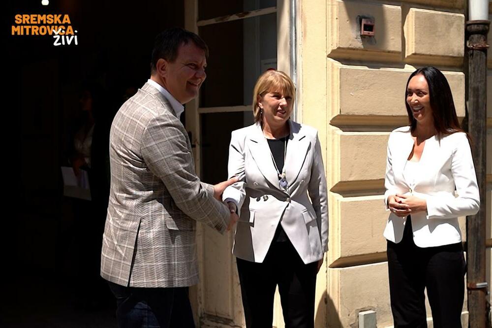 Sremska Mitrovica: POTPISAN UGOVOR ZA REKONSTRUKCIJU POZORIŠTA - Pokrajinska vlada obezbedila 130 miliona dinara