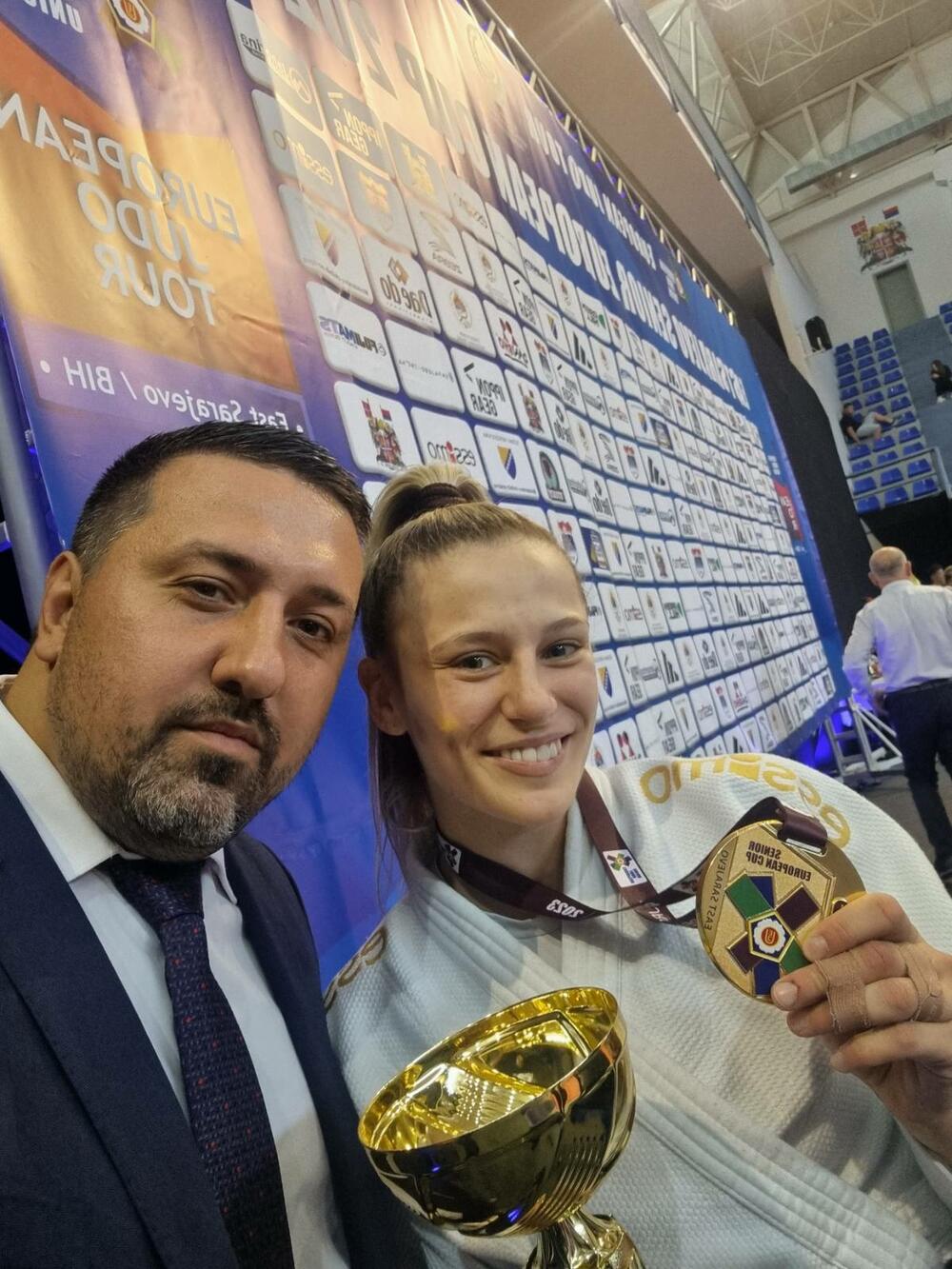 Zlatna Anđela Samardžić sa Ognjenom Pavlovićem