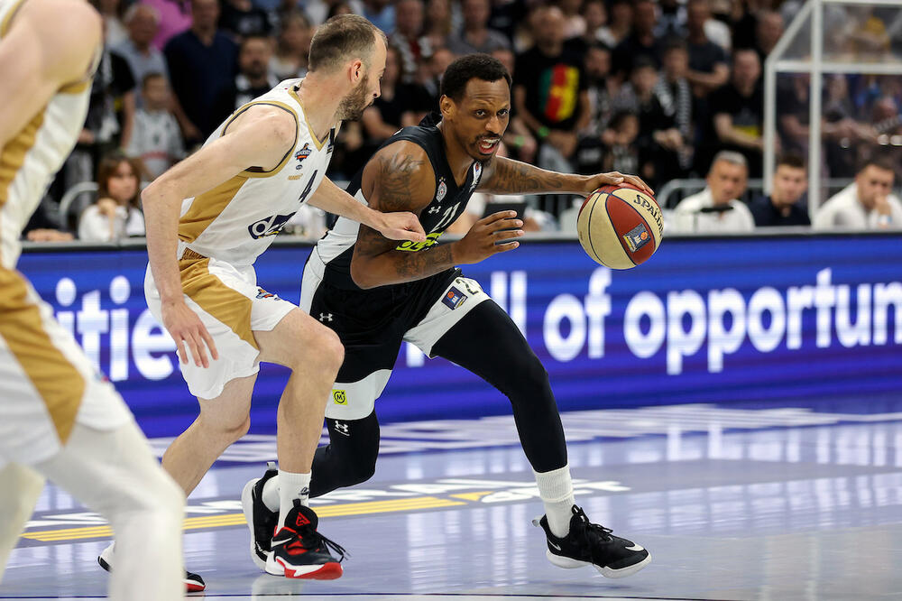 PARTIZAN SA +29 U POLUFINALU! Crno-beli ubacili 112 poena Studentima (VIDEO/FOTO)