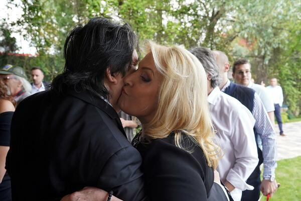 KOGA TO LJUBI SNEŽANA ĐURIŠIĆ, A NIJE GINEKOLOG VANJA? Slika obišla sve mreže, vidi se da su BLISKI (FOTO)